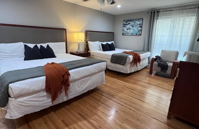 MONTHLY STAYS-One-of-a-Kind Vast Colonial Estate in Germantown- 8 King Beds