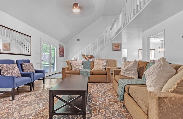 5BR 3 BA over 2,800 sq ft in the heart of Cordova