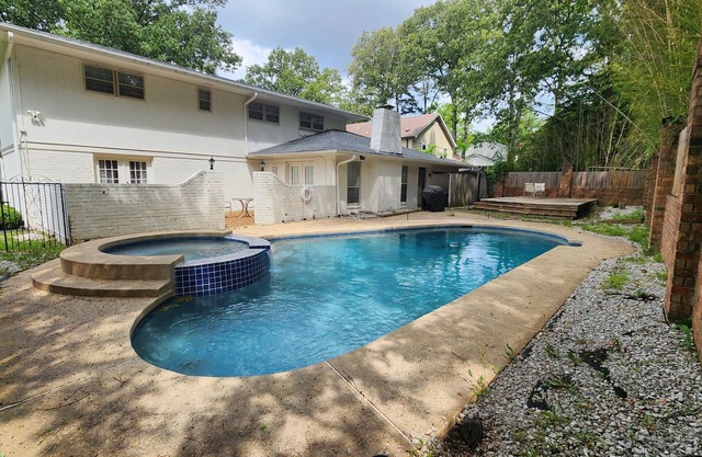 MONTHLY STAYS-Southern-Inspired 5-BR Luxury Home with Pool & Jetted Tub
