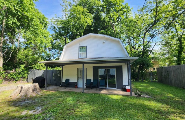 MONTHLY STAYS-Spacious Guest House w/8+ Beds- Near Downtown & Medical District