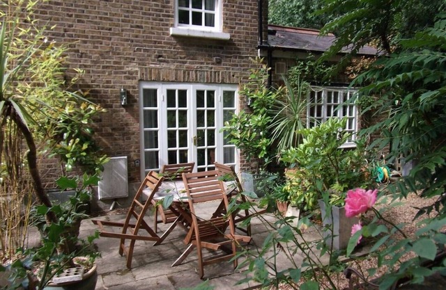 Montpelier Row Cottages, Garden Cottage