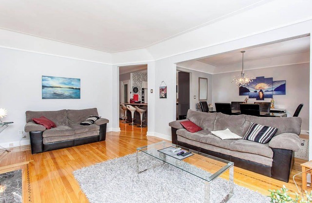 Montreal 3-bedroom renovated Upper Duplex with parking Minimum 32 days rental