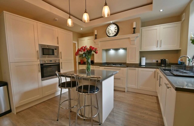Luxe 8 chambres 4 salle de bain - Centre de Burnley