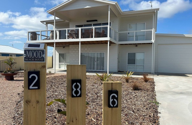 MOOD BEACH HOUSE