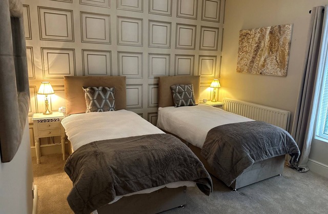 Moon House 2 bed 2 Bathroom (sleeps 4). Crewe Town Centre House. With Sky TV