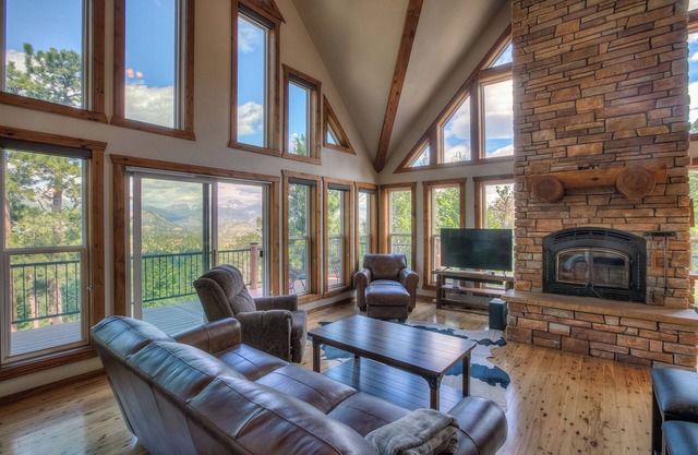 Moon Trailway Monthly Rental - Premier Mountain Getaway Sleeps 10