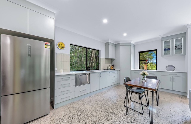 Moondance Escape is a unique, secluded retreat yet only 15mins from Airlie Beach
