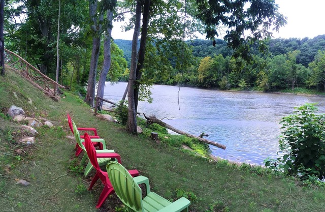 MoonDance River Cabin, découvrez la romance! Cabine haut de gamme avec bain à remous.