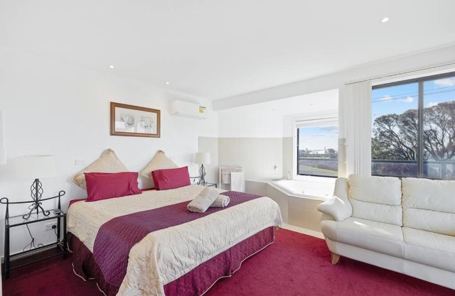 Moonlight Bay - Apt 2