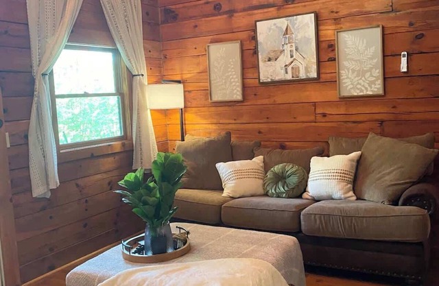 Moonlight Kiss-Romantic-Hot Tub -Cabin W/ View