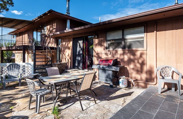 Moonlight Ridge | Spacious Home + Pool Table & Mountain Views