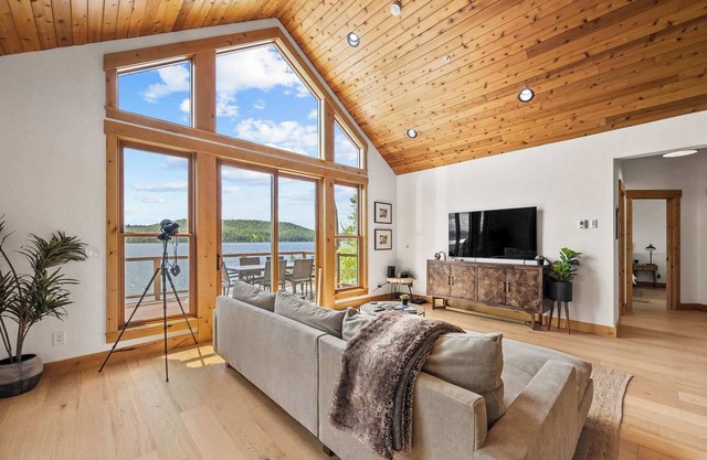 Moonrise Trail Lodge | Incredible Views for Incredible Memories