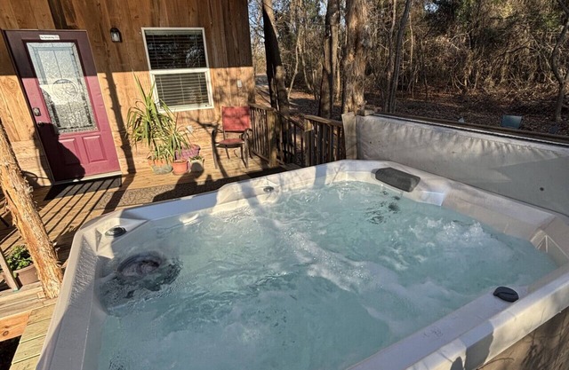 Romantic Getaway at MoonRiver Lake Cabin Escapes
