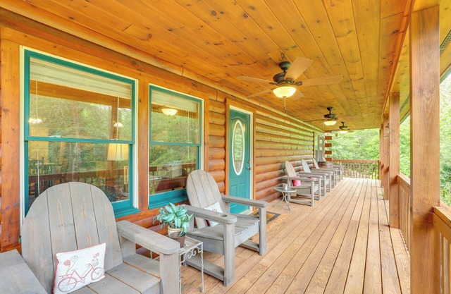 'Moonshine Manor' Cabin w/ Hot Tub, Near Lake Lure