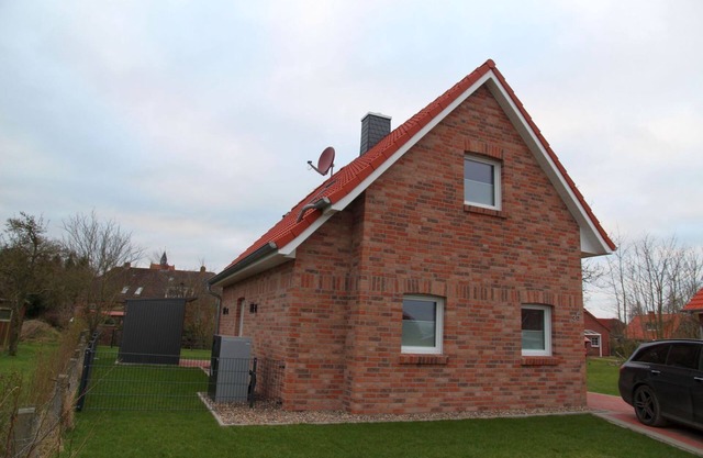 Moor Huus Auszeit - Brand new 85sqm vacation home with dog permit directly on the water near Greetsiel!