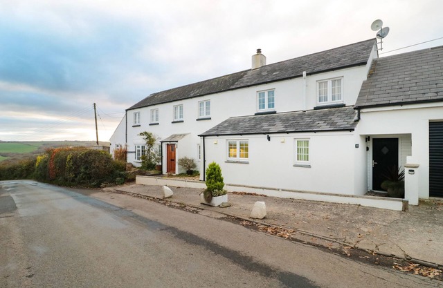 MOORCREST, romantic, character holiday cottage in Bideford