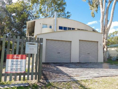 Moorings - Toogoom- Beachfront - 3BR- Aircon