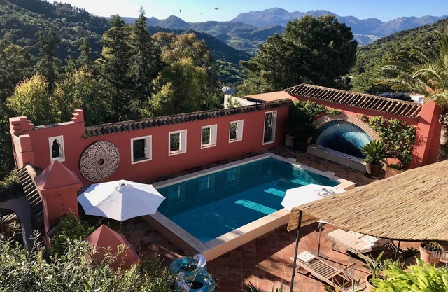 Superbe appartement mauresque avec joli jardin et piscine dans le village de Gaucín.