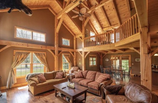 Moose Head Lodge Located 5 Minutes from Mount Snow!