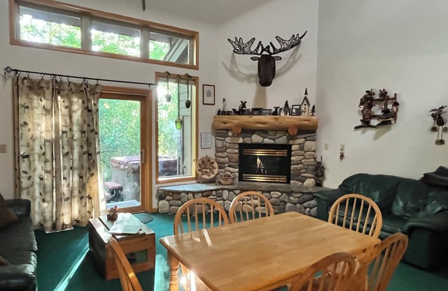 «Moose Hollow» à Red Lodge Mountain Country Club Estates (unité Creekside # 6C)