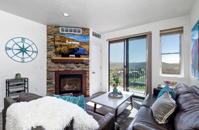 Moose Mgmt at Stillwater 3070: Top Floor-Mountain & Lake Views-Hot Tub-Fireplace