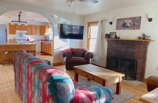 Moose Retreat- pet friendly, large family home close to Downtown Cody