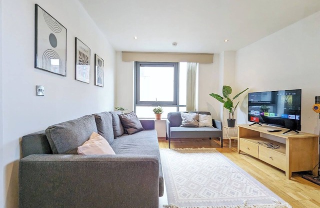 This apartment is a 2 bedroom(s), 2 bathrooms, located in Liverpool, .