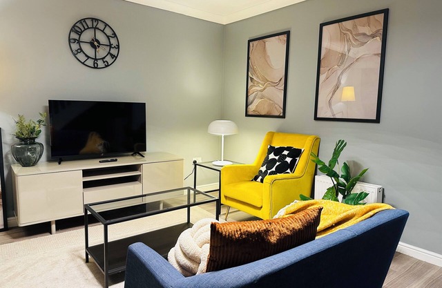 Mordern Gem Ideal Family Getaways / Parking / near train station