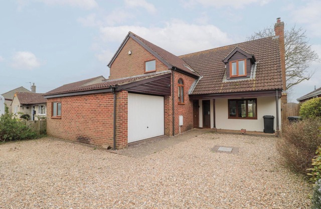 MORGAN HOUSE, pet friendly, country holiday cottage in Middlezoy