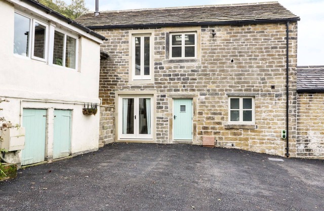 MORGAN'S BARN, Animaux acceptés, avec bain à remous à Honley, Réf 976582