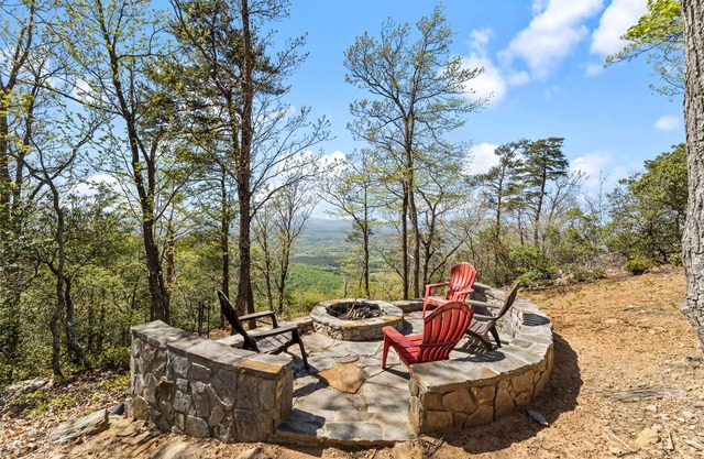 Morganton Mountain Retreat w/ Hot Tub