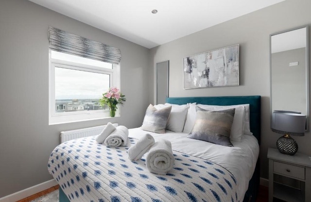 MORLANOW-Private entrance, courtyard, sea views