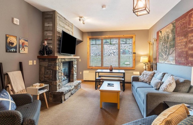 Nouvelle liste! Élégance rustique! Condo skis aux pieds
