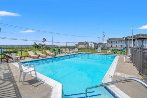 Morning Memories - Pet friendly, shared pool & dock!