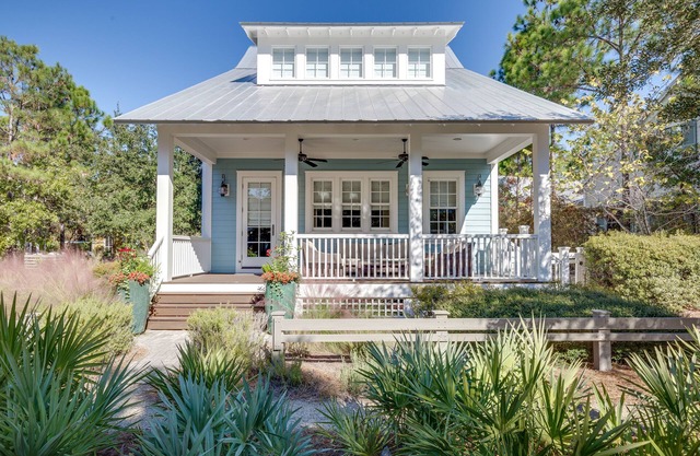 Morning Star — Coastal luxury w/plunge pool, golf cart, & carriage house