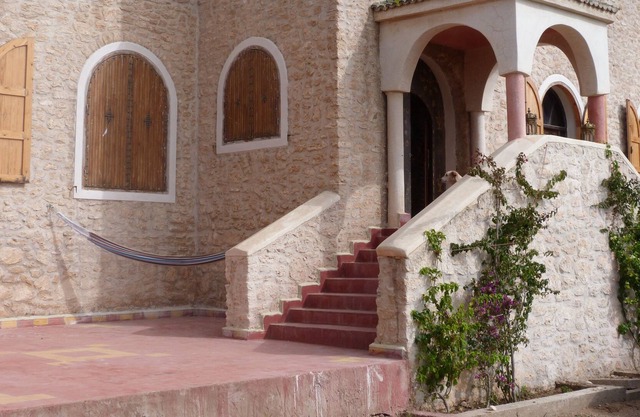 villa marocaine avec piscine et jardin près de la mer près d'Essaouira (30 km)