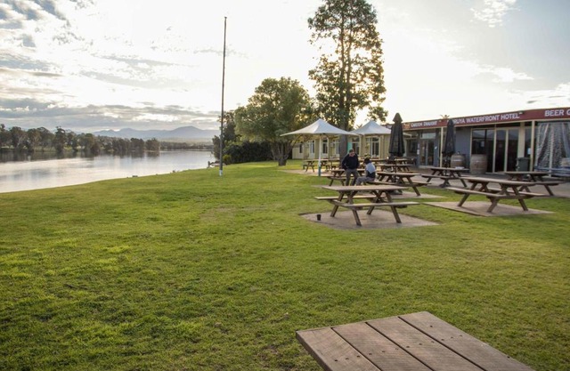 Moruya Waterfront Hotel Motel