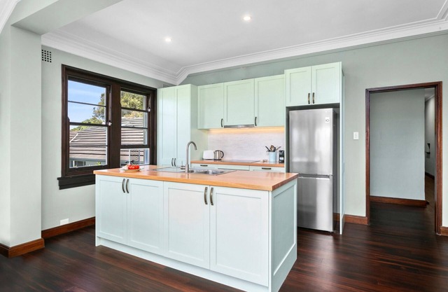 Mosman - BOT01 Botanic Road - Approx. $1050-$1400 per/week Botanic Road Balmoral Beach Light, Airy Apartment