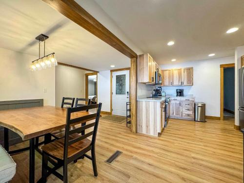 Moss Lake Lookout Waterfront Home on LDF Chain