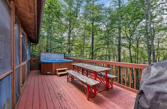 Chalet confortable avec sentier de randonnée menant à New River Access - Pêche - Baignade - Spa