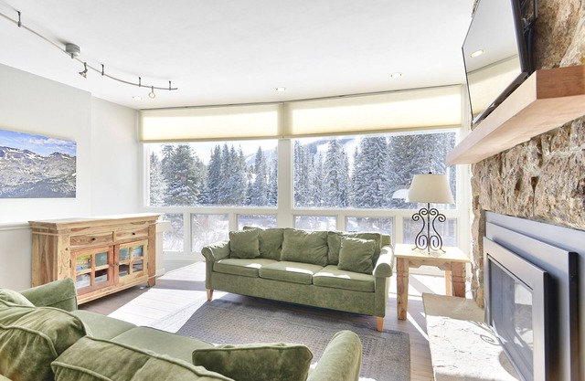 2 Bed 2 Bath avec de superbes vues 1/2 mile de la zone de base. Couchages 7-8