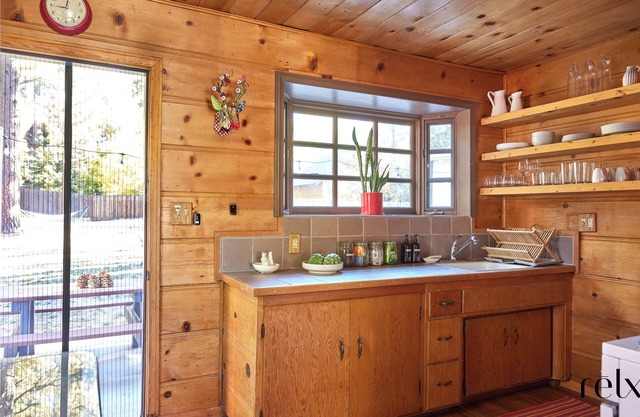 Most Romantic Cabin in Big Bear ! Dogs, Hot Tub!