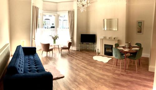 Mostyn Villa Free Private Parking