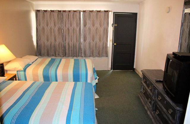 Motel #12 at Lynnhurst Resort - Jet Ski Rentals on Site!!
