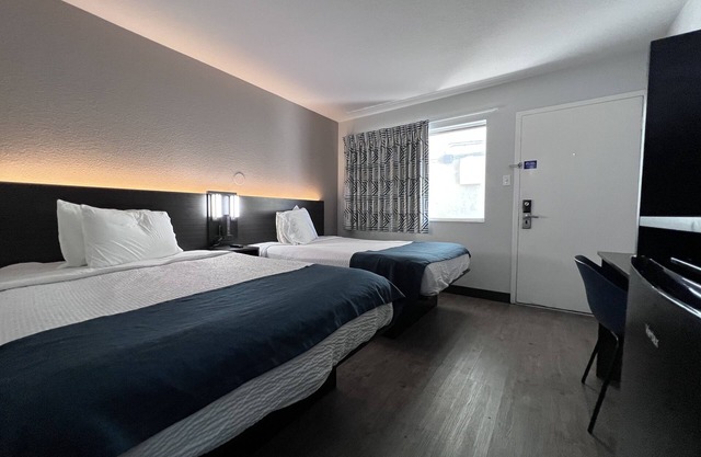 Motel 6 Bakersfield, CA - South