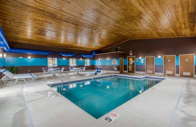 Motel 6 Baraboo, WI - Lake Delton