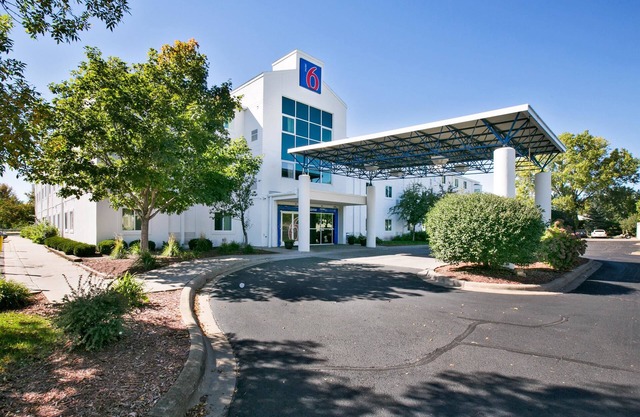 Motel 6 Brooklyn Center, MN - Minneapolis