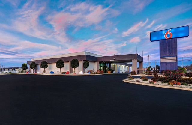 Motel 6 Burlington, NC