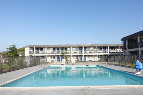 Motel 6-Claremont, CA