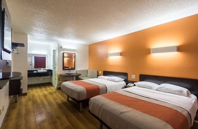 Motel 6 Crawfordsville, IN